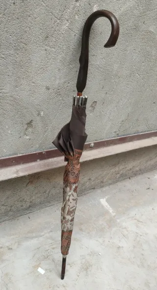 Ombrelli con manico in legno