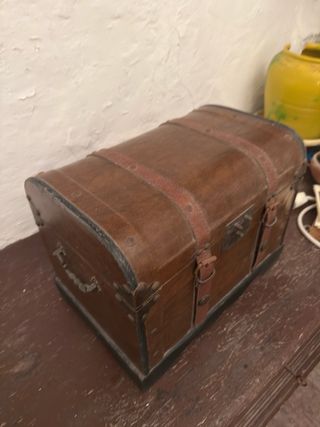 Baúl botellero antiguo