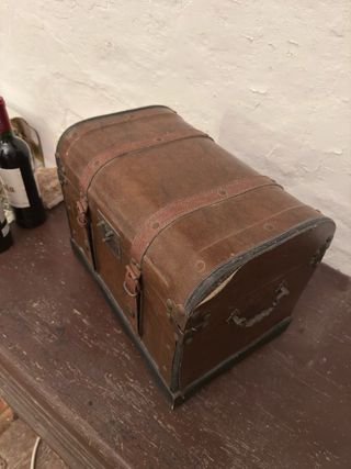 Baúl botellero antiguo