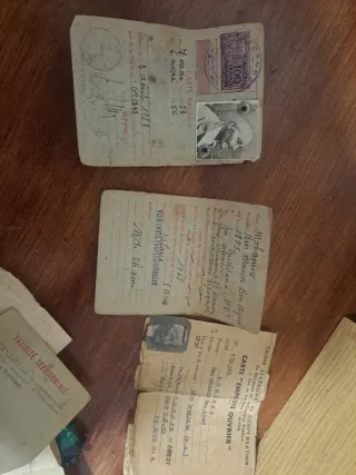 Documentos franceses antiguos de trabajo