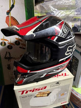 Casco Enduro con guantes y gafas FOX.