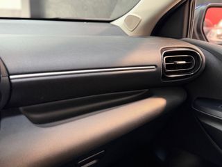 Toyota Yaris 120H Hybrid “ Garantía oficial “