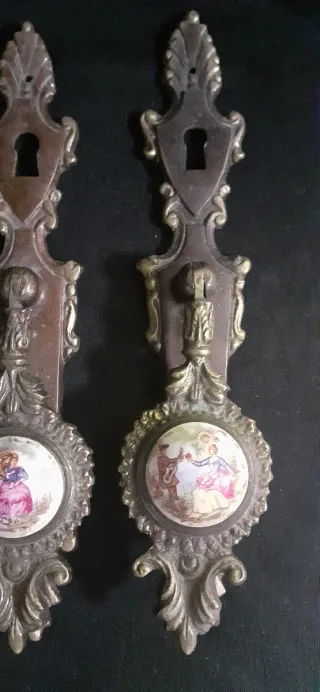 5 Grandes tiradores antiguos de bronce y porcelana