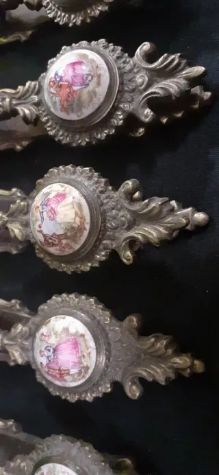 5 Grandes tiradores antiguos de bronce y porcelana