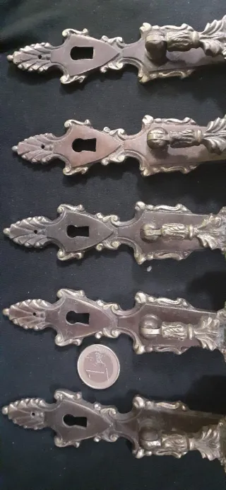 5 Grandes tiradores antiguos de bronce y porcelana