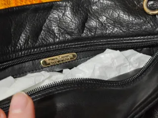 Borsello in pelle nera  con tracolla