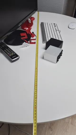 Tavolo rotondo da ufficio in metallo e plastica