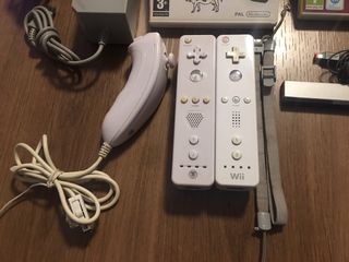 Nintendo Wii con 2 juegos y 2 mandos Revisada