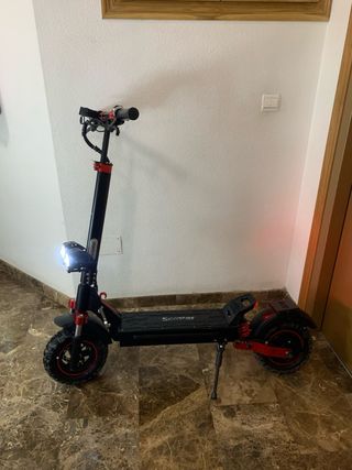 Patinete Eléctrico Negro y Rojo