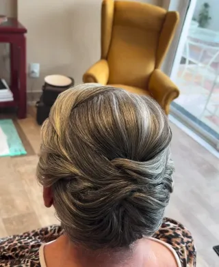 Maquilladora y peluquera