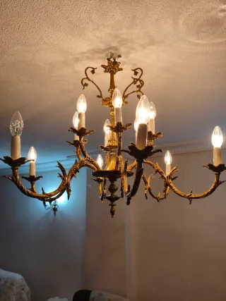 Lámpara de araña de bronce antigua