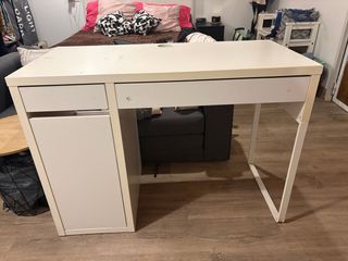 Escritorio o tocador blanco de madera