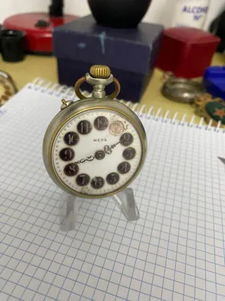 Reloj de bolsillo antiguo META