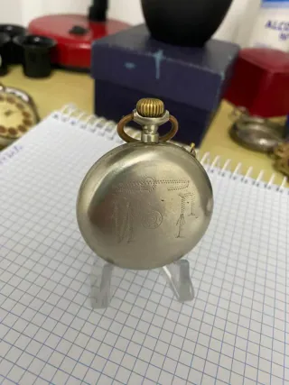 Reloj de bolsillo antiguo META