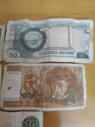 Lote Billetes Extranjeros: Dólares, Escudos, Franc