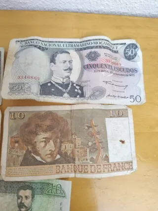 Lote Billetes Extranjeros: Dólares, Escudos, Franc