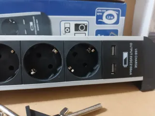 Extensão para fichas Schuko com entradas USB