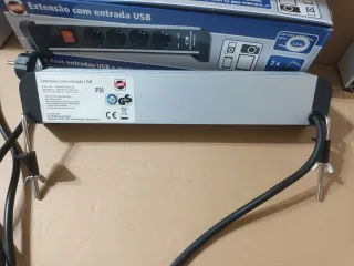 Extensão para fichas Schuko com entradas USB