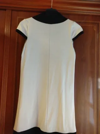 Vestido blanco y negro con botones