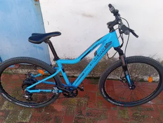 2 bicis normales, 1 patinete eléctrico