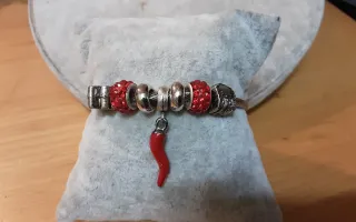 Bracciale con ciondolo cornetto rosso