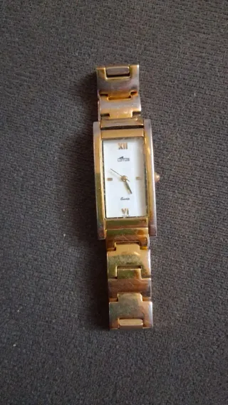 Reloj Lotus Quartz Dorado Rectangular