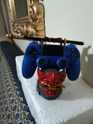 Soporte mando PS4/PS5 con diseño Oni