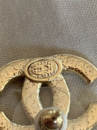 Pendientes Chanel Doble C Oro Blanco