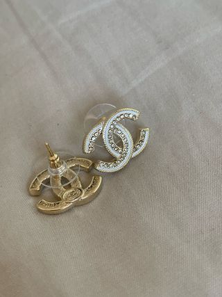 Pendientes Chanel Doble C Oro Blanco