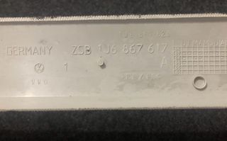 Plástico acabamento mala VW Golf 4 1998 a 2004