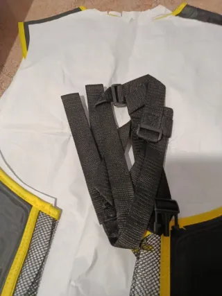 Chaleco salvavidas náutico negro y amarillo