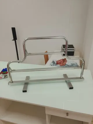 Dispensador de plástico de envolver o papel de reg