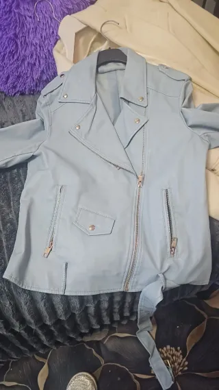 Chaqueta efecto piel azul
