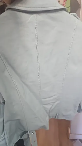 Chaqueta efecto piel azul