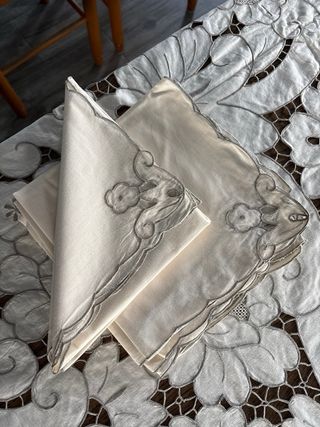 Toalha de mesa bordada 12 lugares