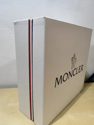 Caja Moncler vacía (grande)