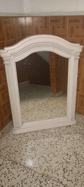 Espejo de madera antiguo beige