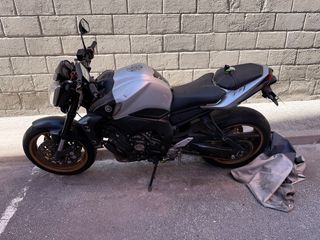 Moto Yamaha FZ1 para respuesto o reparación