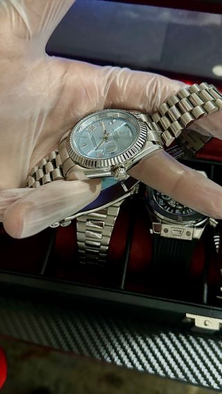 Rolex Day-Date 40 President Oro Blanco Ice Blue