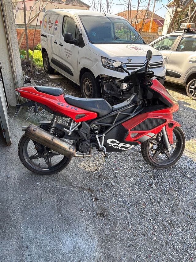 Moto CPI GTR 49 50 CC Roja Negra