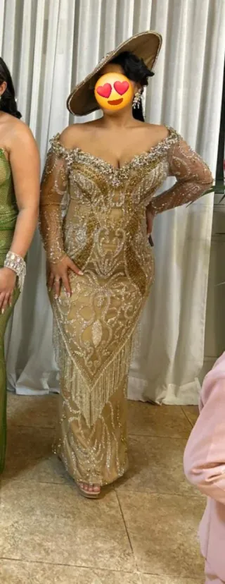 Vestido largo dorado y plateado