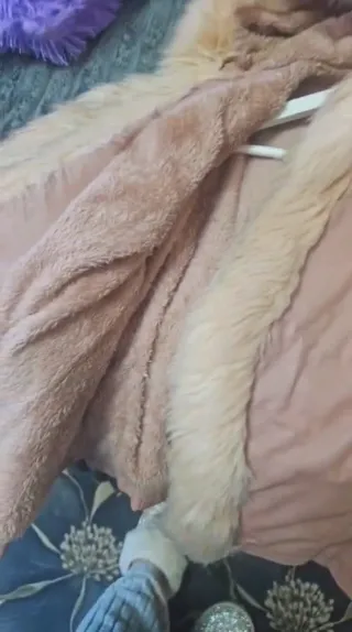 Chaqueta rosa invierno con capucha y pelo