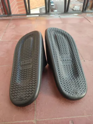Chanclas negras talla 41 EU nuevas