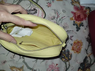 Bolso pequeño Stradivarius amarillo pastel