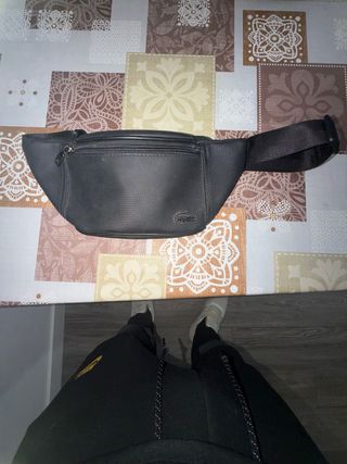 Riñonera Lacoste Negra