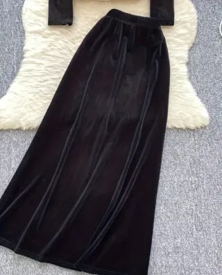 Vestido negro de terciopelo con volantes