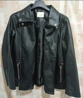 Nueva A Estrenar. Cazadora Mujer negra de polipiel