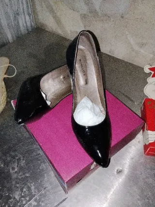 Tacones Manolo Blahnik charol negros