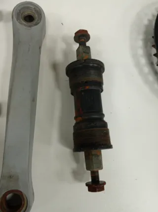 Lote pedales y eje pedalier aluminio