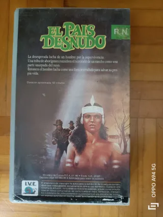 Película VHS El pais desnudo
